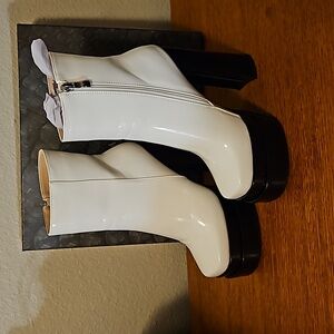 AZALEA WANG White/black Mateo Patent Platform Booties size 7